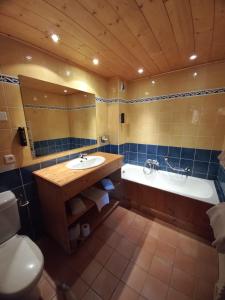 Koupelna v ubytování Chalet Hotel Le Mont Bisanne