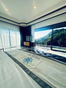 TV a/nebo společenská místnost v ubytování Ocean Pie Phuket - Adult Only