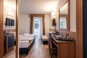 Postel nebo postele na pokoji v ubytování Hotel garni Meledrio
