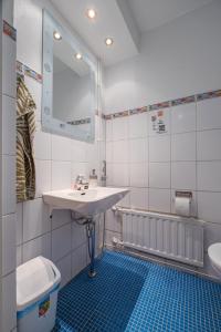 a bathroom with a sink and a toilet at AIRPORT Helsinki- Vantaa near /Lentoasemaa lähellä in Tuusula