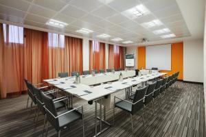 The business area and/or conference room at UNA HOTELS Mediterraneo Milano