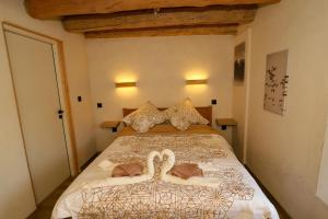 Postel nebo postele na pokoji v ubytování L'Hôtel Enfoncé, chambres d'hôtes