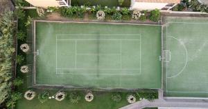 Tenis alebo squash v ubytovaní Caldera Creta Paradise alebo jeho okolí