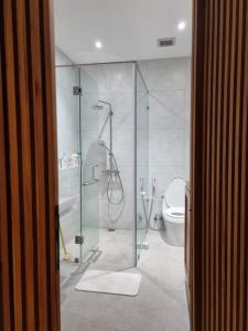 Ένα μπάνιο στο Villa Syariah Bandung Banget