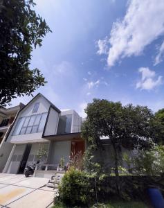 Το κτήριο όπου στεγάζεται  η βίλα