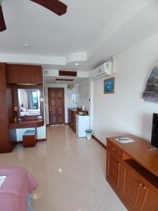 TV a/nebo společenská místnost v ubytování Aksarai hotel