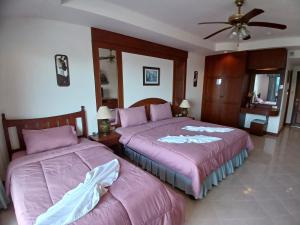 Postel nebo postele na pokoji v ubytování Aksarai hotel