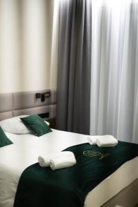 Postel nebo postele na pokoji v ubytování Restoria Hotel***