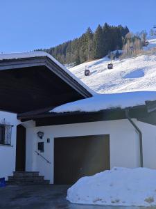 Gallery image of Familien Ferienhaus Jochberg - Ski-In & Ski-Out in Jochberg +10 photos