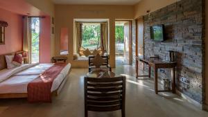 TV a/nebo společenská místnost v ubytování The Chitvan Resort