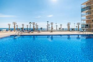 Bazén v ubytovaní Santa Margarita Deluxe 14-D Levante Beach alebo v jeho blízkosti