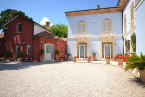 a house with red and white houses and a driveway at Relais Villa Rossi in Silvi Marina