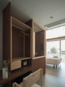 a room with a cabinet with a bed and a window at Hotel Amiuka in O Pedrouzo