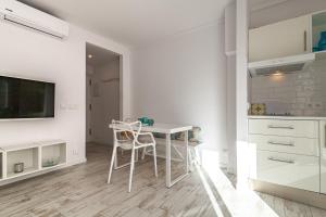 Televízia a/alebo spoločenská miestnosť v ubytovaní Apartment BEACH & RELAX