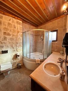 Koupelna v ubytování Hotel Temenni Evi