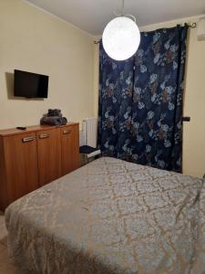 Łóżko lub łóżka w pokoju w obiekcie Casa Miradore 600 mt dal mare