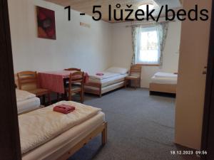 Postel nebo postele na pokoji v ubytování Penzion Na Sluníčku