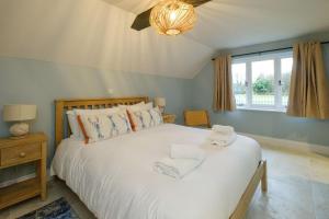 Katil atau katil-katil dalam bilik di Boat Shelter Cottage