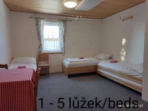 Postel nebo postele na pokoji v ubytování Penzion Na Sluníčku