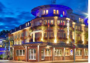 a large building with plants on the side of it at Hotel-Hofbräu am Stadtring in Nordhorn