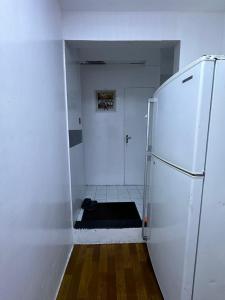 Kopalnica v nastanitvi Decent UNISEX Private Rooms near Burjuman Metro Exit -4