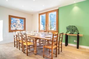 Fotografia z galérie ubytovania Primerose - Historic Chalet - Garden - Central - 5 bedrooms - Mont-Blanc Views v destinácii Chamonix-Mont-Blanc