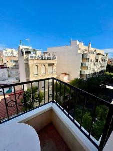 トレビエハにあるApartment Caballero de Rodas, 130の建物が見えるバルコニー