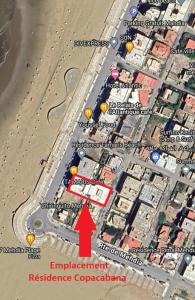 une carte d'un parking avec une flèche rouge dans l'établissement Appartement à la plage Mehdia pour famille uniquement, à Kenitra