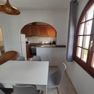 a kitchen with a white table and chairs at Apartamento en Son Bou cerca de la playa in Son Bou