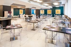 a dining room with tables and chairs at Hotel Da Vinci in Milan