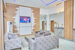 a living room with two couches and a counter at Ozinny Signatures Hotel in Jidu