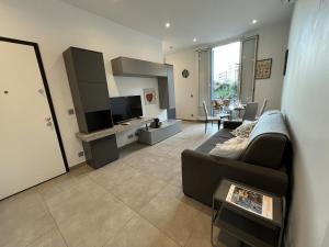 Μια τηλεόραση ή/και κέντρο ψυχαγωγίας στο My Residence d'Azur Maison Micheloni