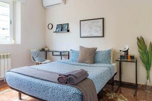 A bed or beds in a room at Casa la Fontana - Hostatel