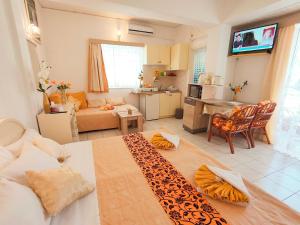a room with a living room and a kitchen at evli in Rethymno