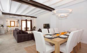 Posezení v ubytování Mesmerizing Mallorca Villa 4 Bedrooms Villa Pollensa Feelings Private Pool & Close To Amenities Pollensa
