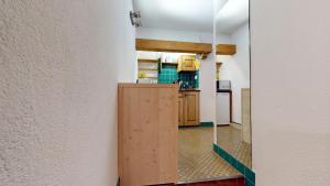 Kuchyň nebo kuchyňský kout v ubytování Abitaziun Residence 10A - St Moritz