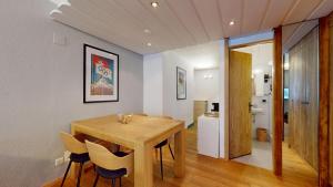 Kuchyň nebo kuchyňský kout v ubytování Abitaziun Residence 10A - St Moritz