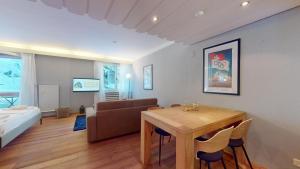 Postel nebo postele na pokoji v ubytování Abitaziun Residence 10A - St Moritz