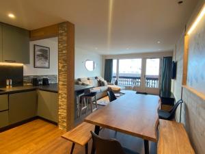 a kitchen and living room with a table and chairs at Appartement Tignes, 3 pièces, 8 personnes - FR-1-641-32 in Tignes