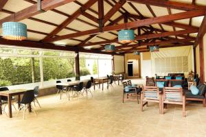 A seating area at Hotel Carlos 96