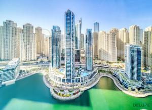 uma vista aérea de uma cidade com edifícios altos em Flawless 2BR at The Address Residences Dubai Marina by Deluxe Holiday Homes em Dubai