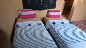 Letto o letti in una camera di Mhamid yaya camp & activités
