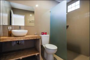 Koupelna v ubytování Utu Ubud Apartments/ 3rd floor: Modern Studio in Most Center