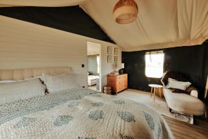 Posteľ alebo postele v izbe v ubytovaní Finest Retreats - Owls Nest