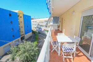 Balkón nebo terasa v ubytování LITORAL COSTA DORADA - MAR AZUL Only families
