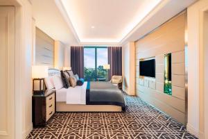TV a/nebo společenská místnost v ubytování The St. Regis Kuala Lumpur