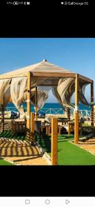 Πισίνα στο ή κοντά στο Blu شاليه FOR FAMILY