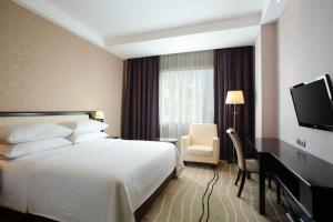Postel nebo postele na pokoji v ubytování Four Points by Sheraton Medan