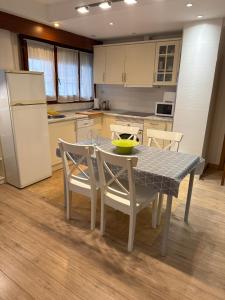 Kuchnia lub aneks kuchenny w obiekcie Mundaka Home