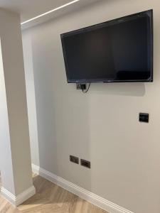 a flat screen tv hanging on a white wall at 1 Bed Flat in Burton